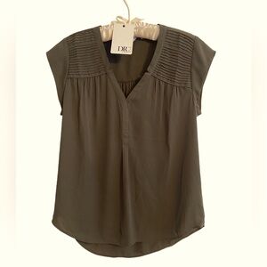 NWT DR2 by Daniel Rainn Dark Green Cap Sleeve Pleated Blouse Size PM
